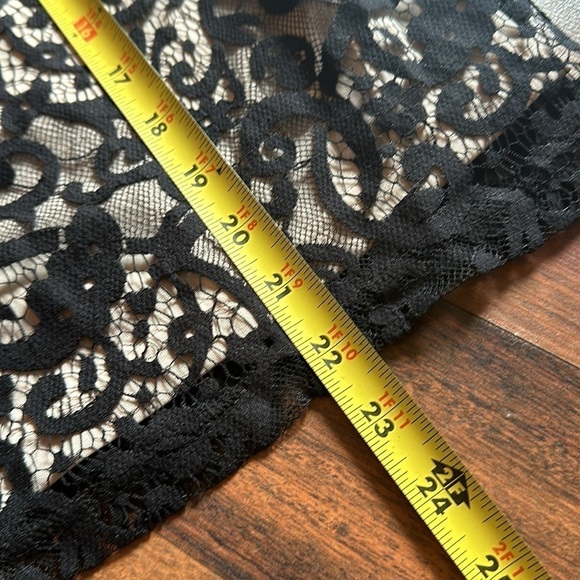 H & M Nude Black Lace Overlay Top size Medium with 3/4 sleeves - Picture 10 of 10